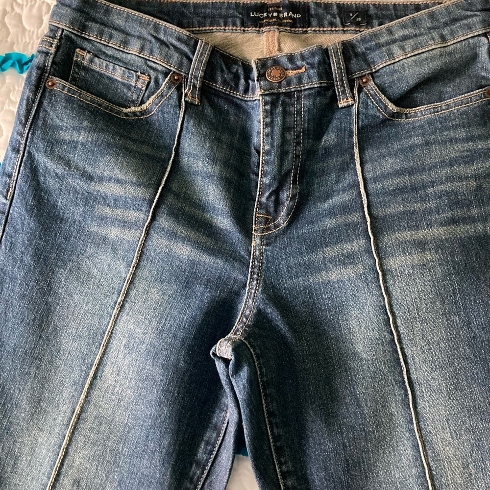 Lucky brand jeans/ankle fit( The Mark of Good Luck )